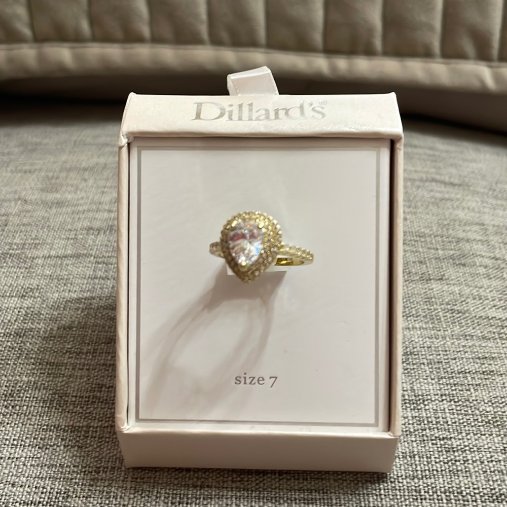 Gold size 7 ring